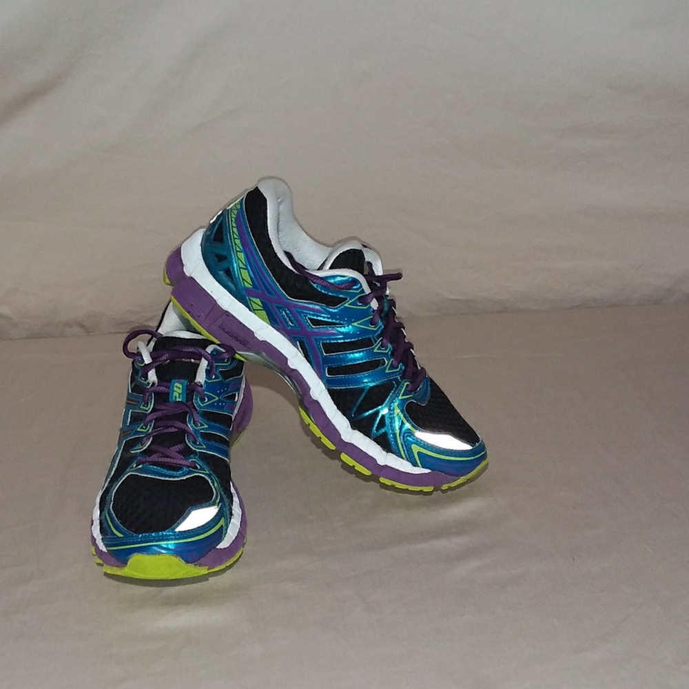 Asics womens size 7.5, gel kayano 20 running shoe